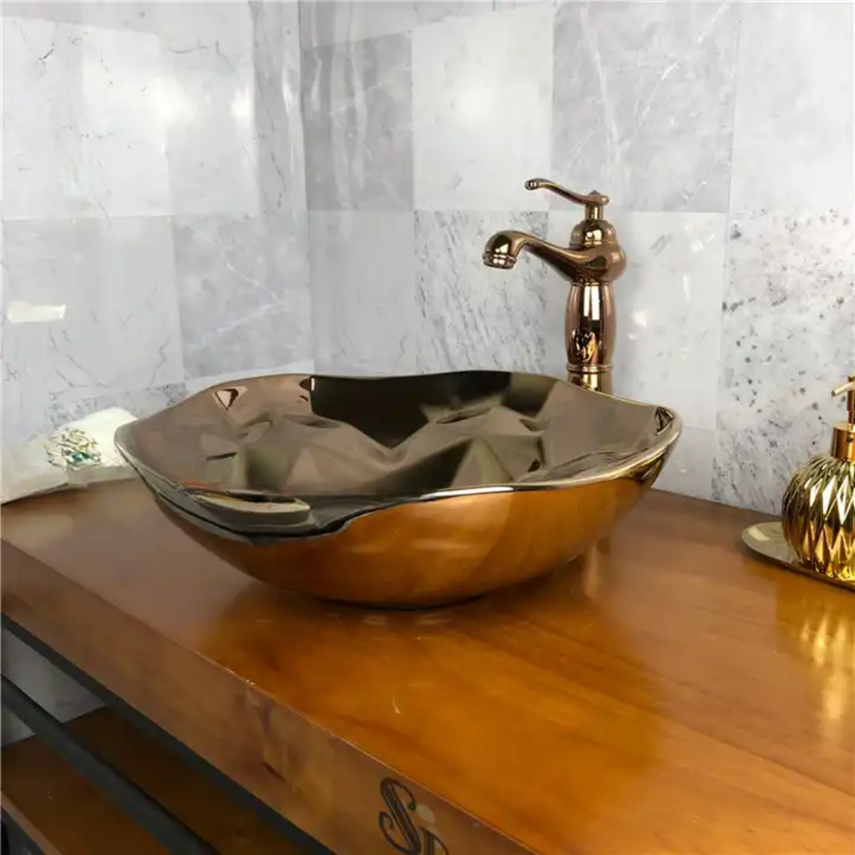 LAVABO SỨ MẠ VÀNG SD-L5100 Q-SADO